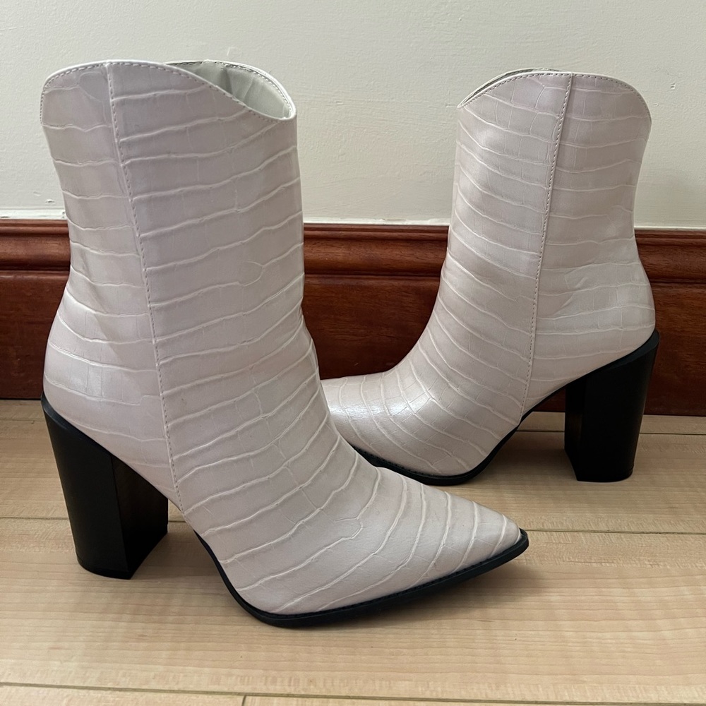 Nomad Boutique Booties - Size: 9 - White croc, block heeled boots, cowgirl style